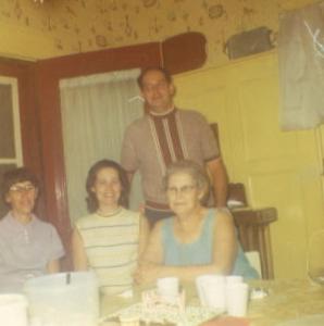 

dale_1971_003_mother_loretta_joann.jpg