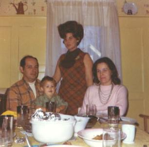 

dale_mary_lou_1971_001_david_joann.jpg