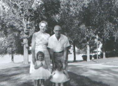 elton_1964_002_thelma_kathy_sheri.jpg