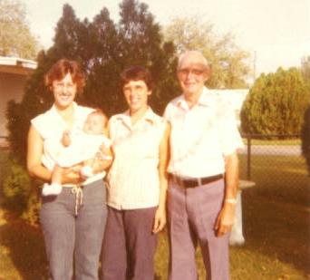 elton_1977_001_loretta_darlene_aarin.jpg