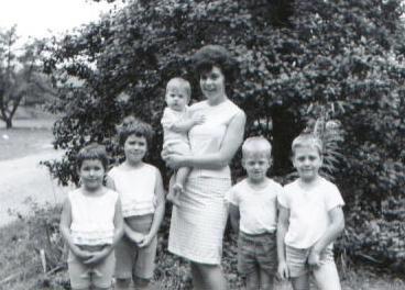 mary_lou_1967_001_kathy_sheri_lingo_kids.jpg