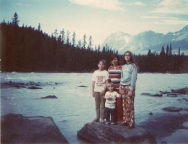mary_lou_1972_001_kathy_sheri_david_canada.jpg